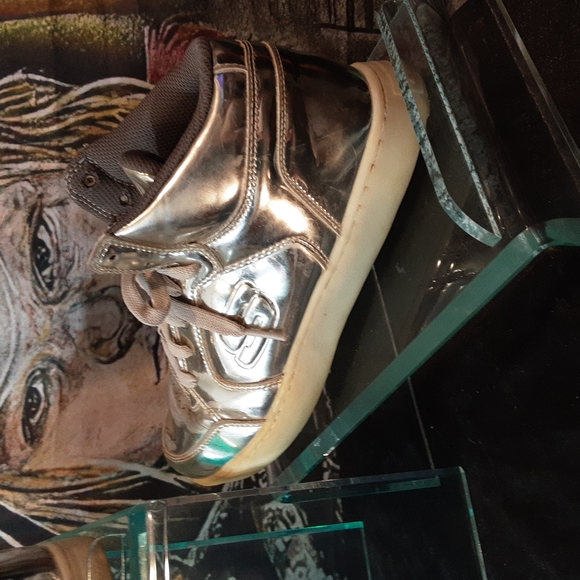 Shoes - Picture 2 of 4